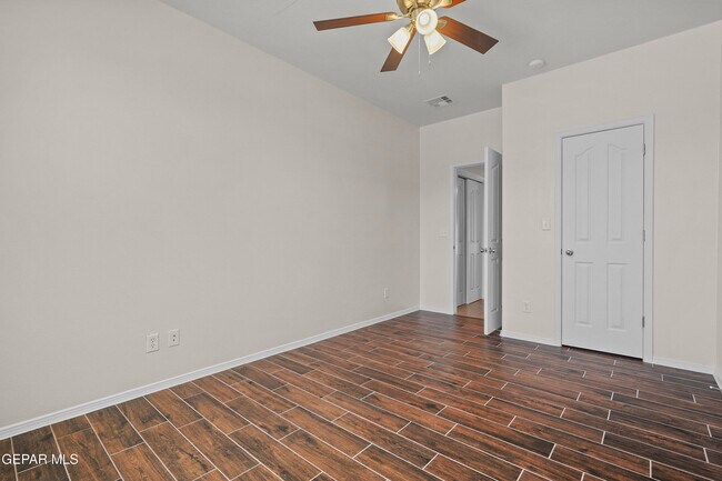 Building Photo - 5477 Francisco Roque Dr