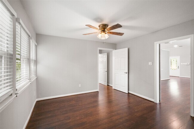 Building Photo - 54 Sawmill Grove Ln