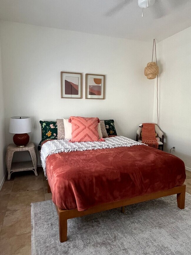 Building Photo - WINTER VACATION RENTAL - 3 Bedroom/2 Bath