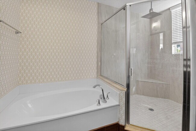 Building Photo - 4920 NW 15th Ave