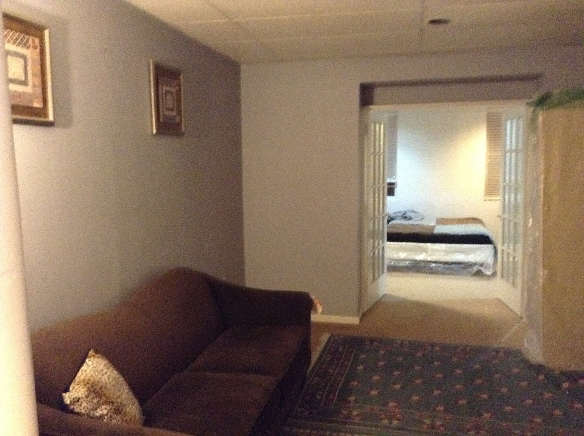 living room - 1016 S Charles St