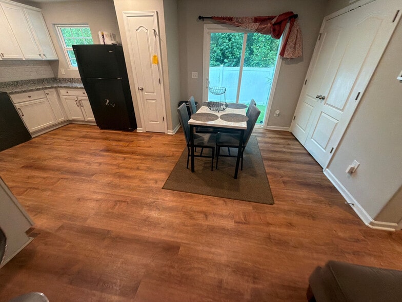 Building Photo - Room in House on Meredith Woods Ln