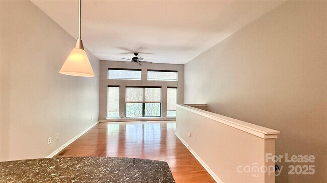 Building Photo - 2125 Southend Dr