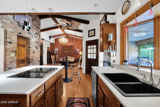 Building Photo - 426 E Carol Ann Way