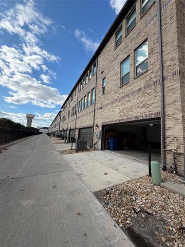 Building Photo - 8479 Challenger Ln