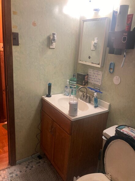 New vanity sink bthrm - 764 Lenore Ln