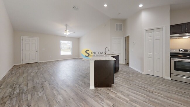 Building Photo - Charming & Spacious 3BR Home ? Your Perfec...