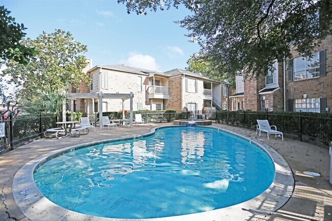 Building Photo - 2626 Holly Hall St