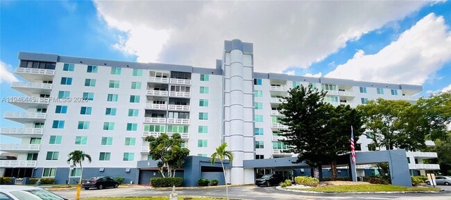 Building Photo - 919 Hillcrest Dr