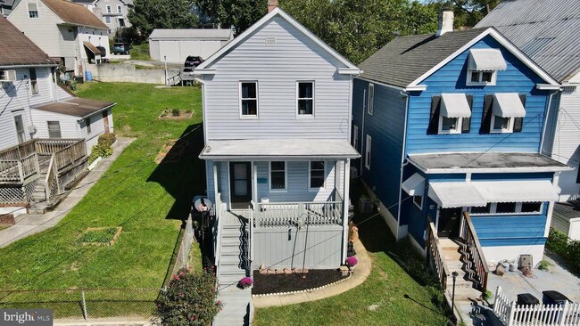 Building Photo - 13 E C St