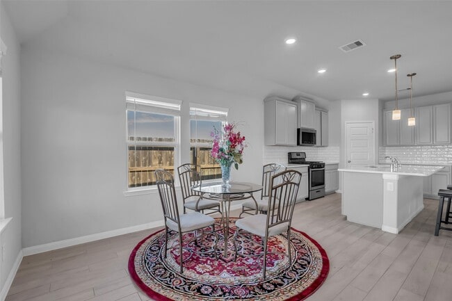 Building Photo - 1202 Oak Barrel Run