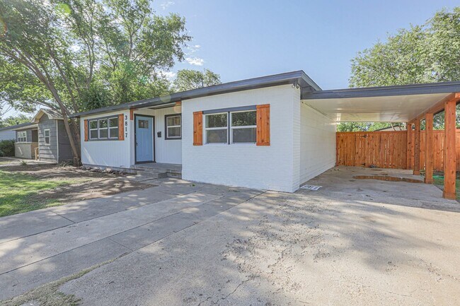 Building Photo - Pre Leasing for fall 2026! 4/2 in Medical District