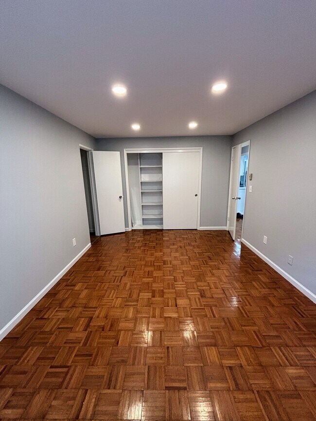 Building Photo - 164 Kennedy Dr