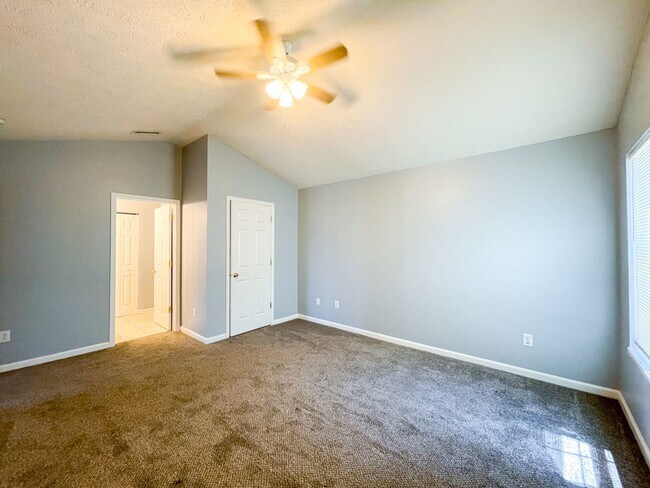 Building Photo - 4740 Kelvington Dr