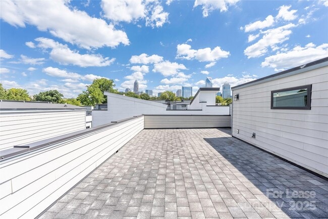 Building Photo - 1008 Westbrook Dr