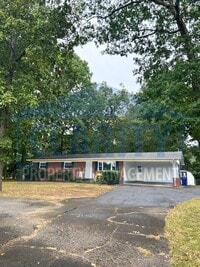 Building Photo - Centrally located, three bedroom home!
