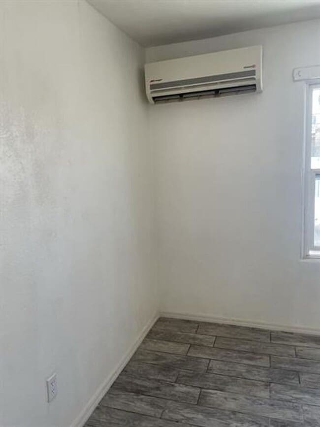 Building Photo - Cute 2 Bedroom Cottage.  Minutes to UofA