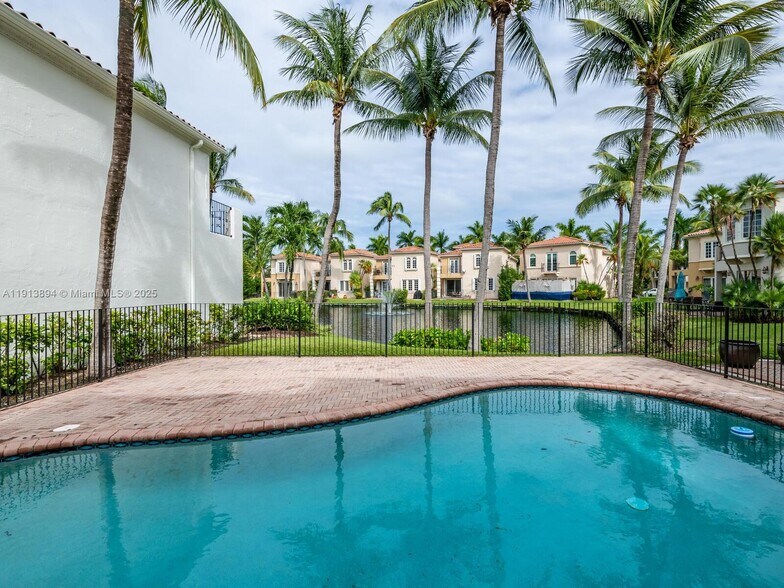 Building Photo - 20729 NE 32nd Ave