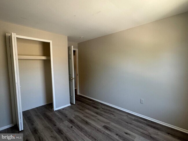 Building Photo - 9728 Summer Park Ct