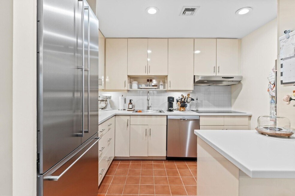 Building Photo - 200 Shearwater Ct W