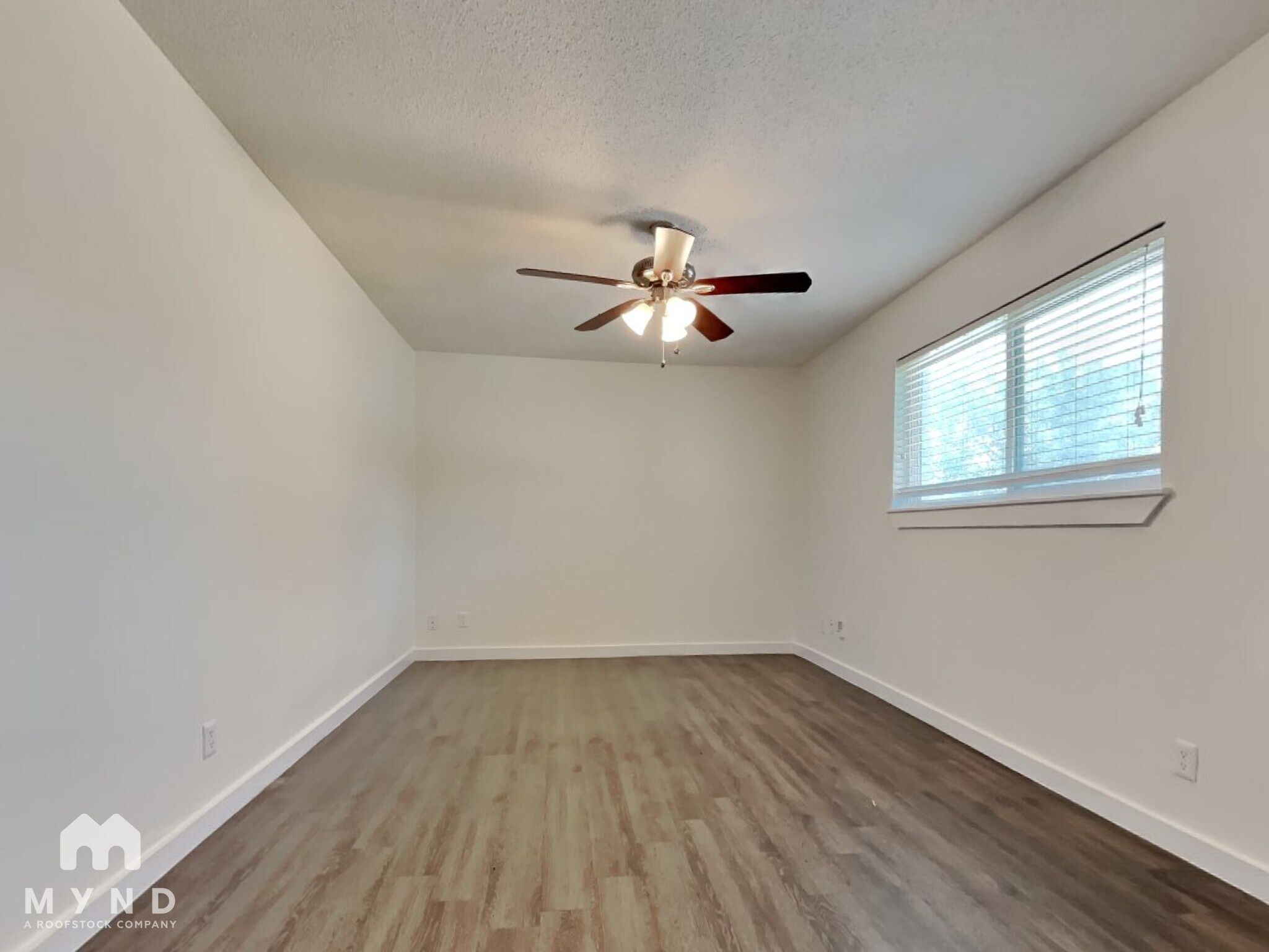 Building Photo - 1604 Parker Ln