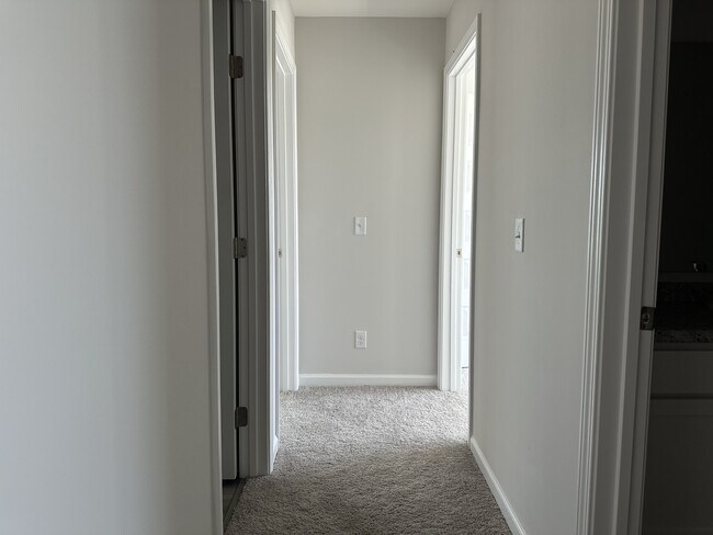 Building Photo - 96 Deerfield Dr NE