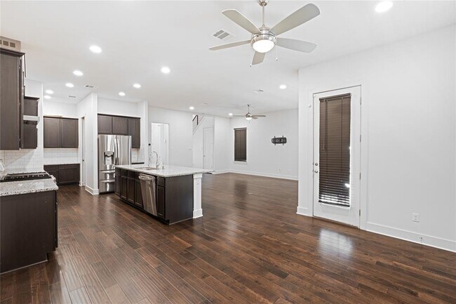 Building Photo - 1241 Summerbrooke Cir