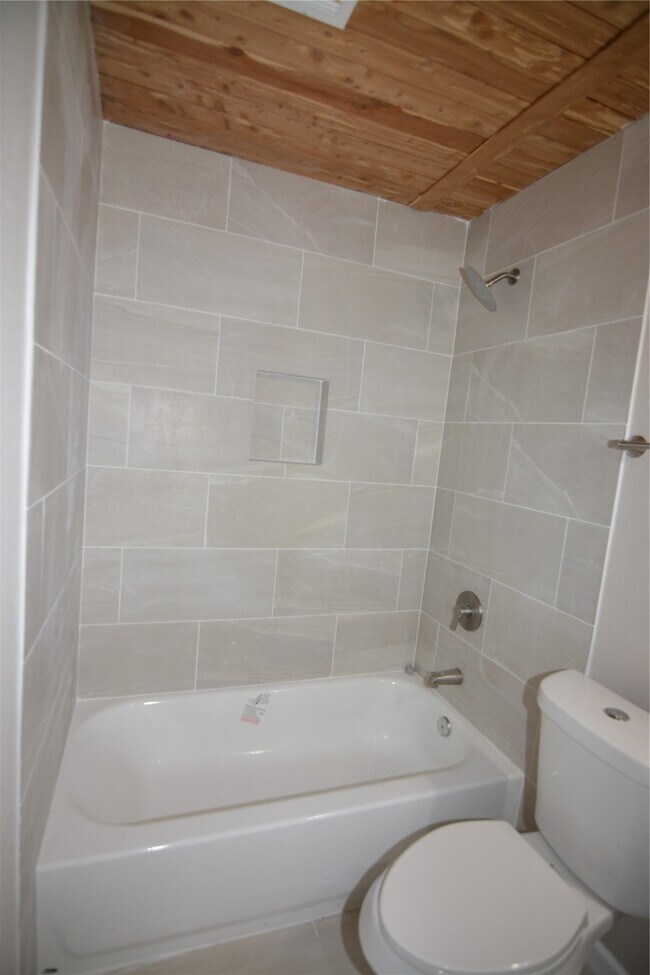 Building Photo - 906 Arrow Lake Dr