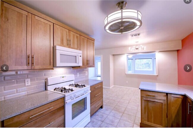 Building Photo - 6104 Bridlington Cir