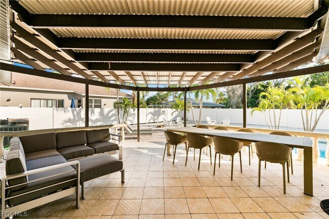 Building Photo - 317 3rd Ave