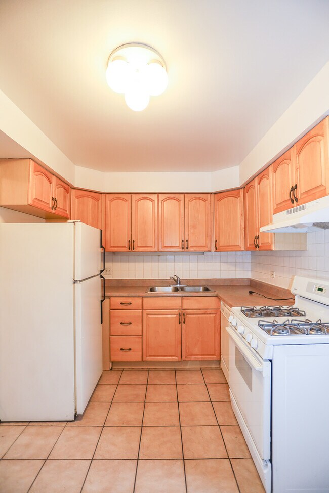 Building Photo - 5701 N Kimball Ave