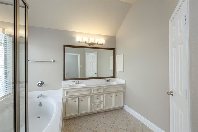 Building Photo - 13043 Sweetgum Shores Dr