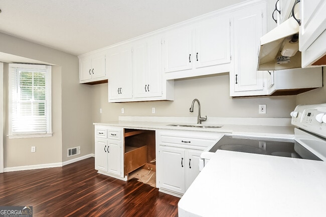 Building Photo - 16 Fairfield Way SW