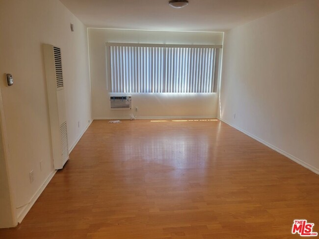 Building Photo - 320 S Hobart Blvd