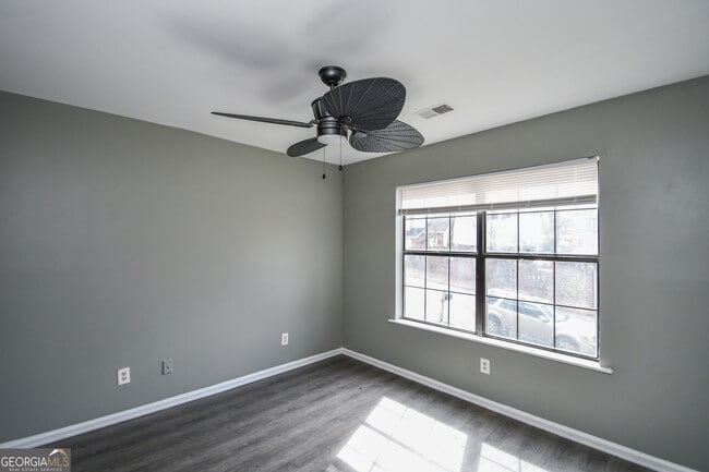 Building Photo - 735 Oak Dr