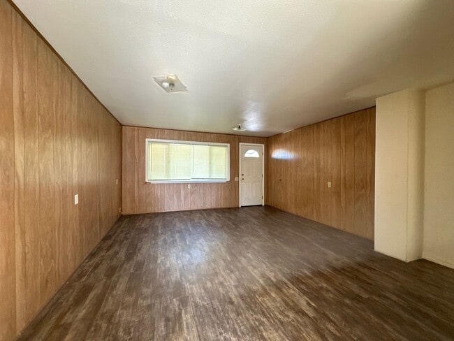 Building Photo - 318 McCourt St