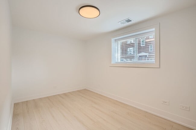 Building Photo - 2602 N Springfield Ave