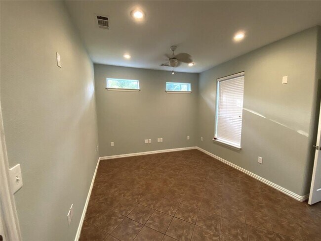 Building Photo - 10106 Vaquero Trail