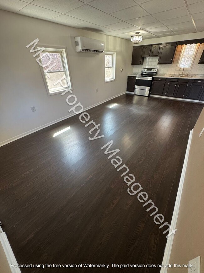 Building Photo - 206 Harold St