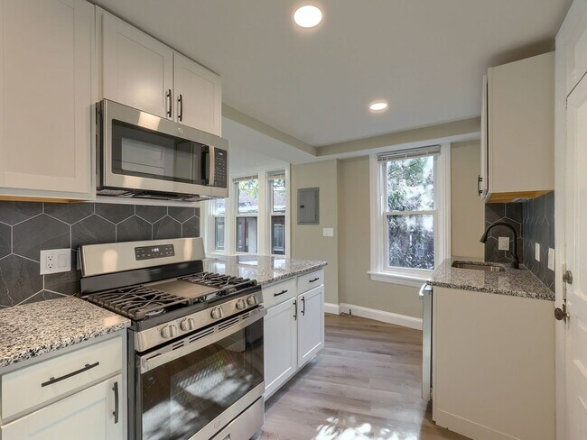 Building Photo - 612 N 2nd St