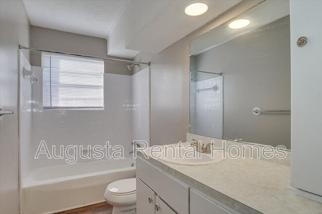 Building Photo - 329 Verdery Dr