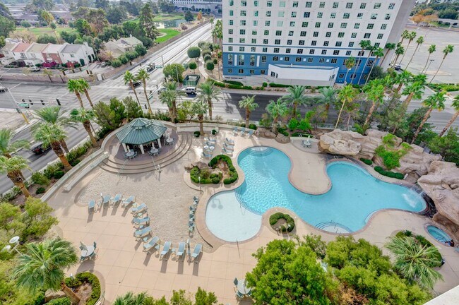 Building Photo - Turnberry Towers East 804- Strip/City/Mnt Views from this Stunning 1Bd/1.5Ba Residence