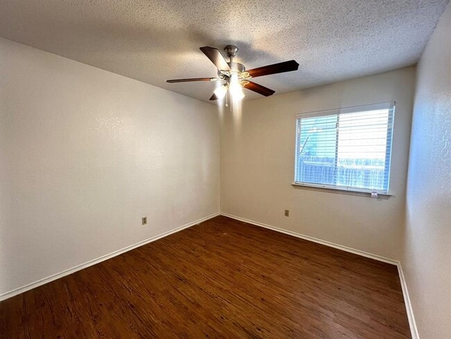 Building Photo - 8137 Huddleston Ln