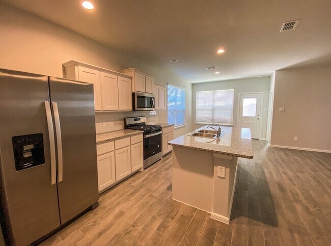 Building Photo - 5400 Gold Pond Dr