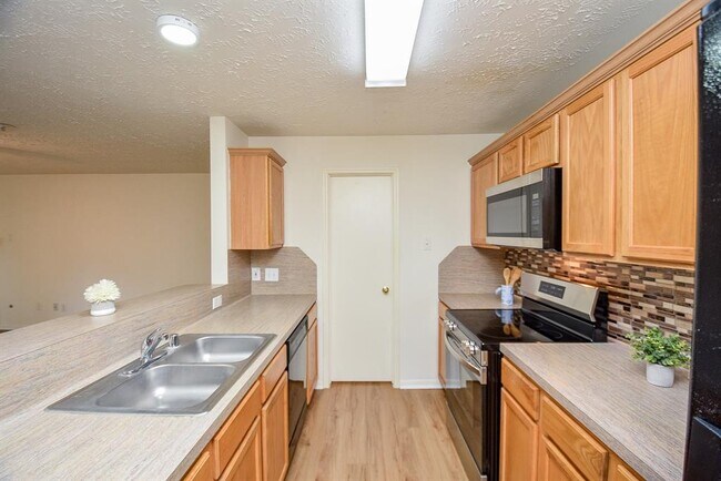 Building Photo - 8051 Bay Branch Dr
