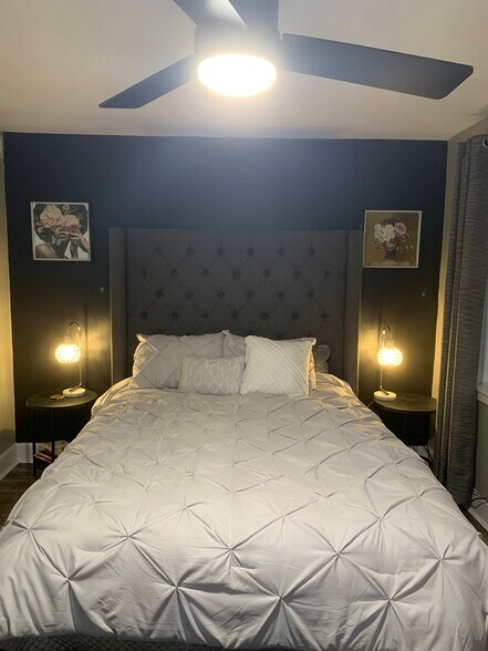 Building Photo - 1009 W 43rd St