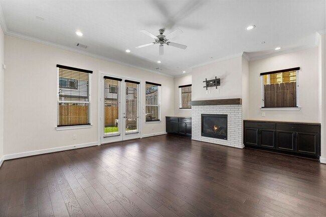 Building Photo - 612 E 27th St