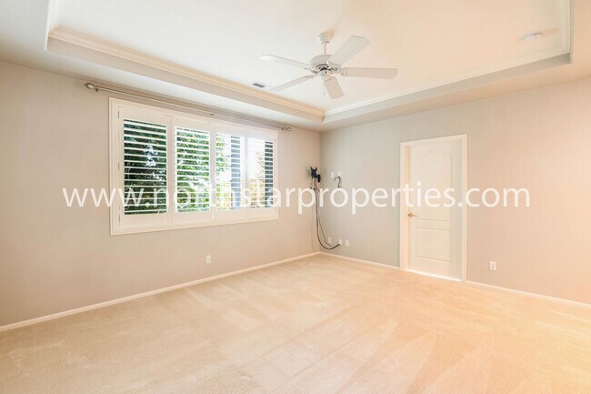 Building Photo - 4920 Mulholland Dr