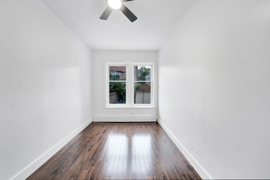Building Photo - 251 E 46th St