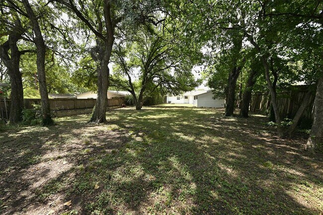 Building Photo - 2110 Westover Rd